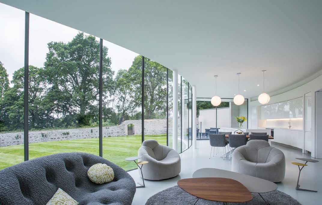 Panoramic sliding glazing and a bright living room